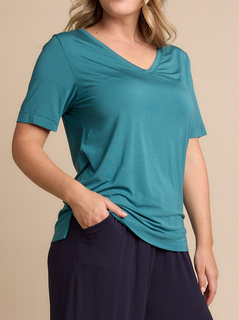 TANI ELLA V NECK TEE