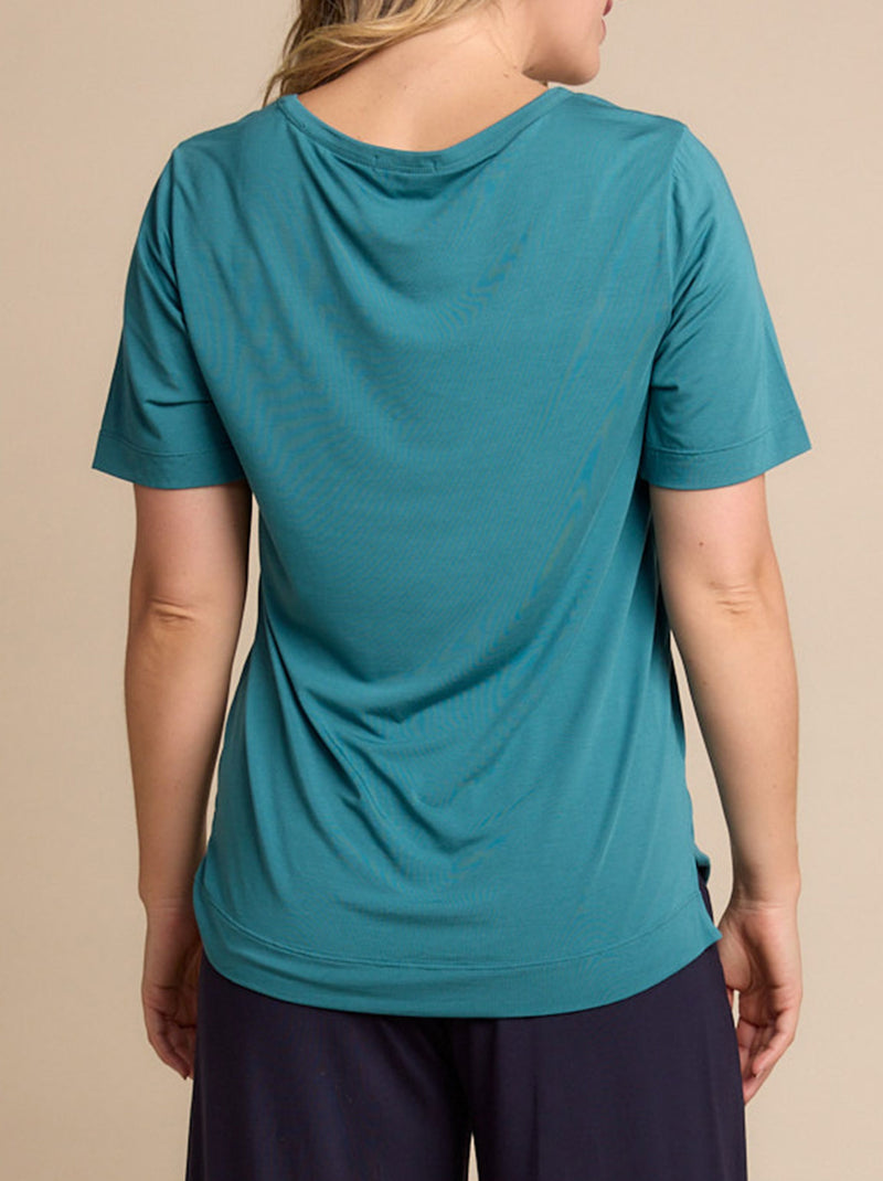 TANI ELLA V NECK TEE